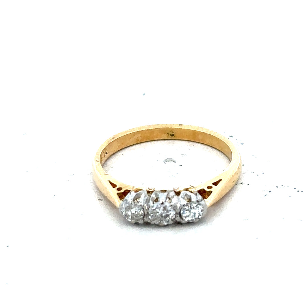18ct yellow gold diamond ring, size J, featuring sparkling diamonds, weighing 2.5g, unbranded jewelry.