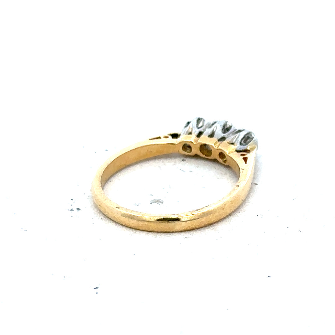 18ct yellow gold diamond ring with size J, featuring sparkling diamonds and a 2.5g weight, unbranded jewelry accessory