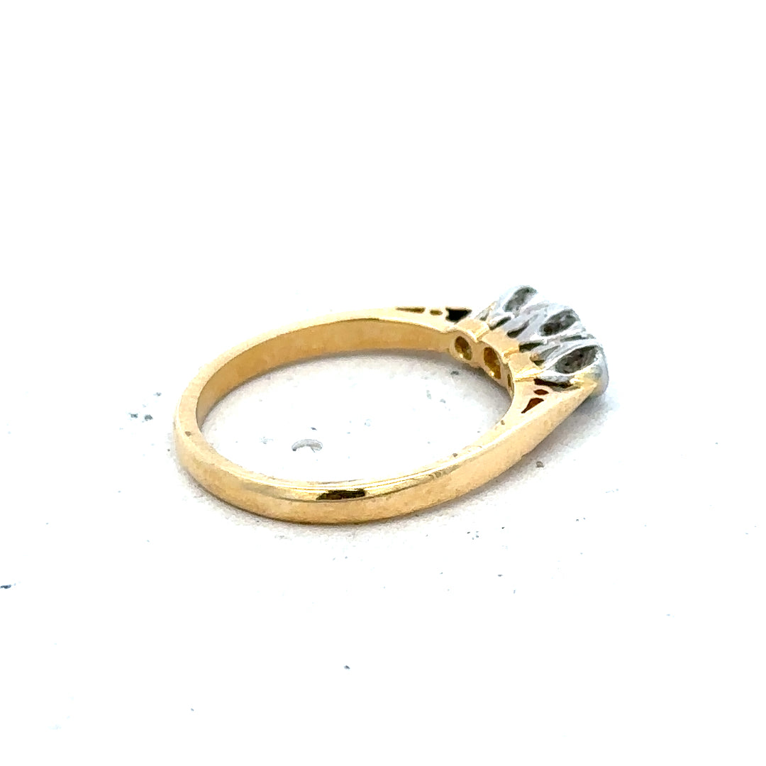 18ct yellow gold diamond ring in size J, unbranded, featuring a sparkling diamond and a 2.5g weight.