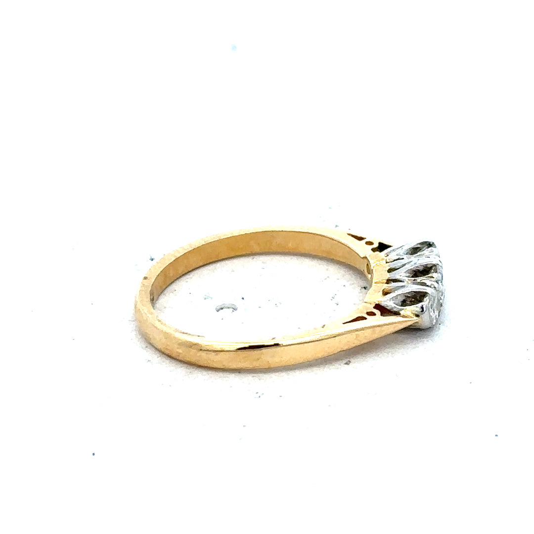 18ct yellow gold diamond ring in size J with 2.5g weight, featuring a sparkling diamond setting.
