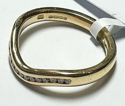 18ct yellow gold diamond ring in size K, featuring a sparkling diamond, unbranded jewelry designed for elegant wear.
