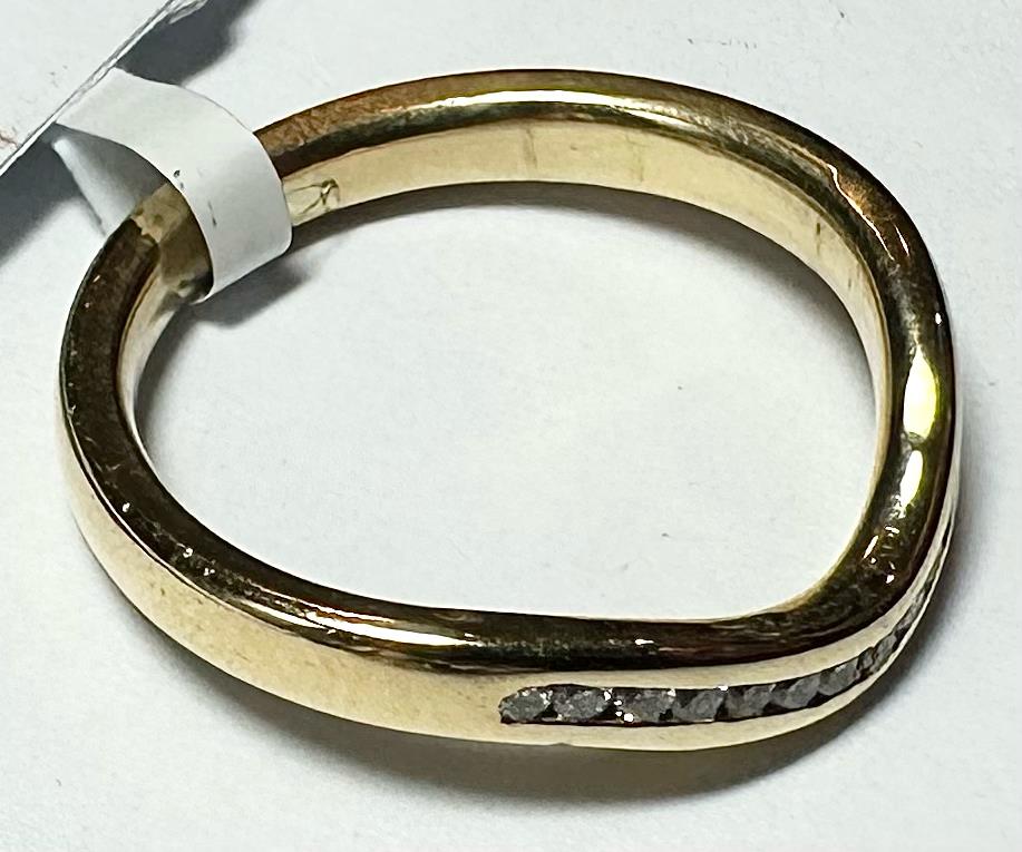 18ct yellow gold diamond ring in size K with sparkling diamonds, showcasing elegant jewelry design.