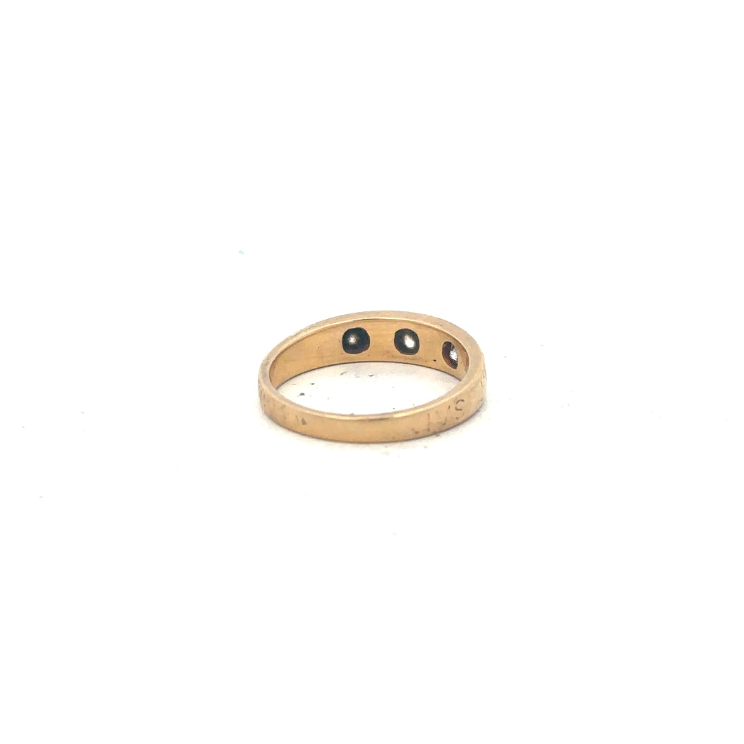 18ct yellow gold diamond ring in size K1/2, featuring a sparkling diamond centerpiece and a sleek band design.