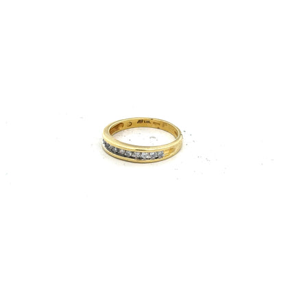 18ct yellow gold diamond ring in size L with sparkling diamonds, elegant jewelry piece with a classic design.