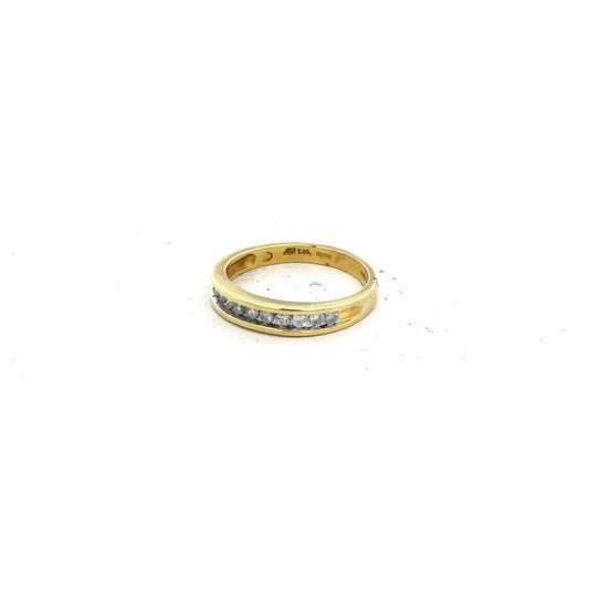 18ct yellow gold diamond ring in size L with sparkling diamonds, elegant jewelry piece with a classic design.
