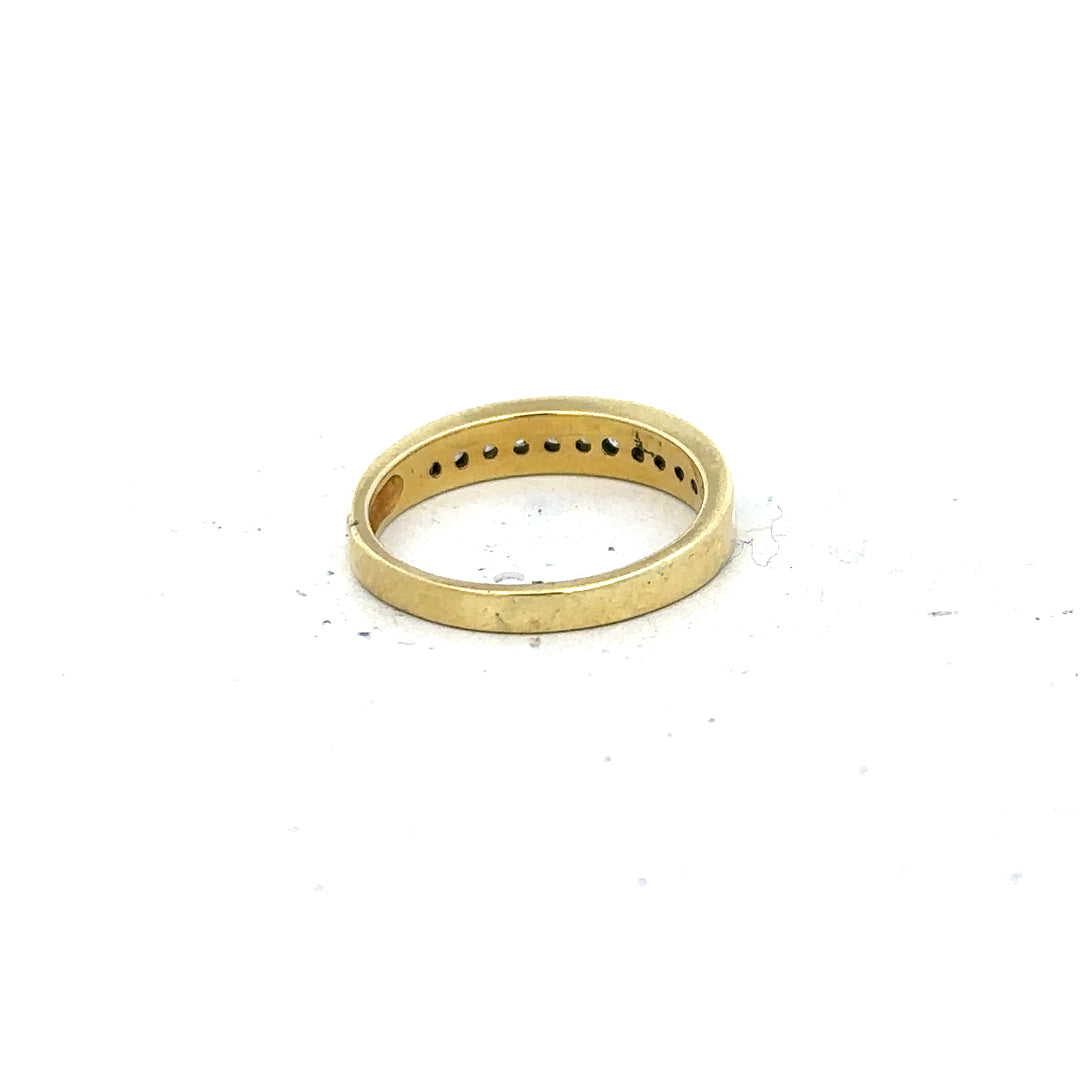 18ct yellow gold diamond ring in size L with sparkling diamonds, showcasing elegant jewelry design.