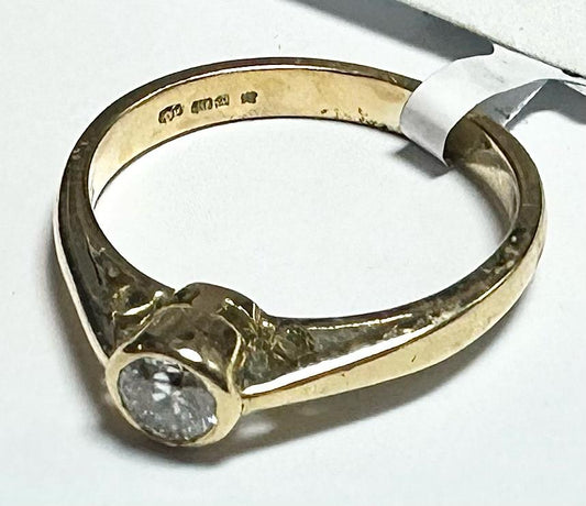 18ct yellow gold diamond ring in size L1/2, featuring a sparkling diamond setting and elegant design.