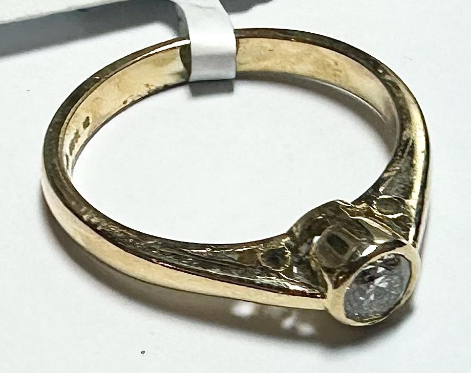 18ct yellow gold diamond ring in size L1/2, featuring a sparkling diamond setting and elegant design.