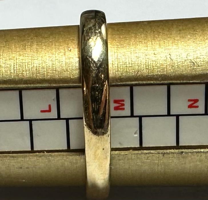 18ct yellow gold diamond ring in size L1/2, featuring a sparkling diamond setting and a sleek, elegant design.