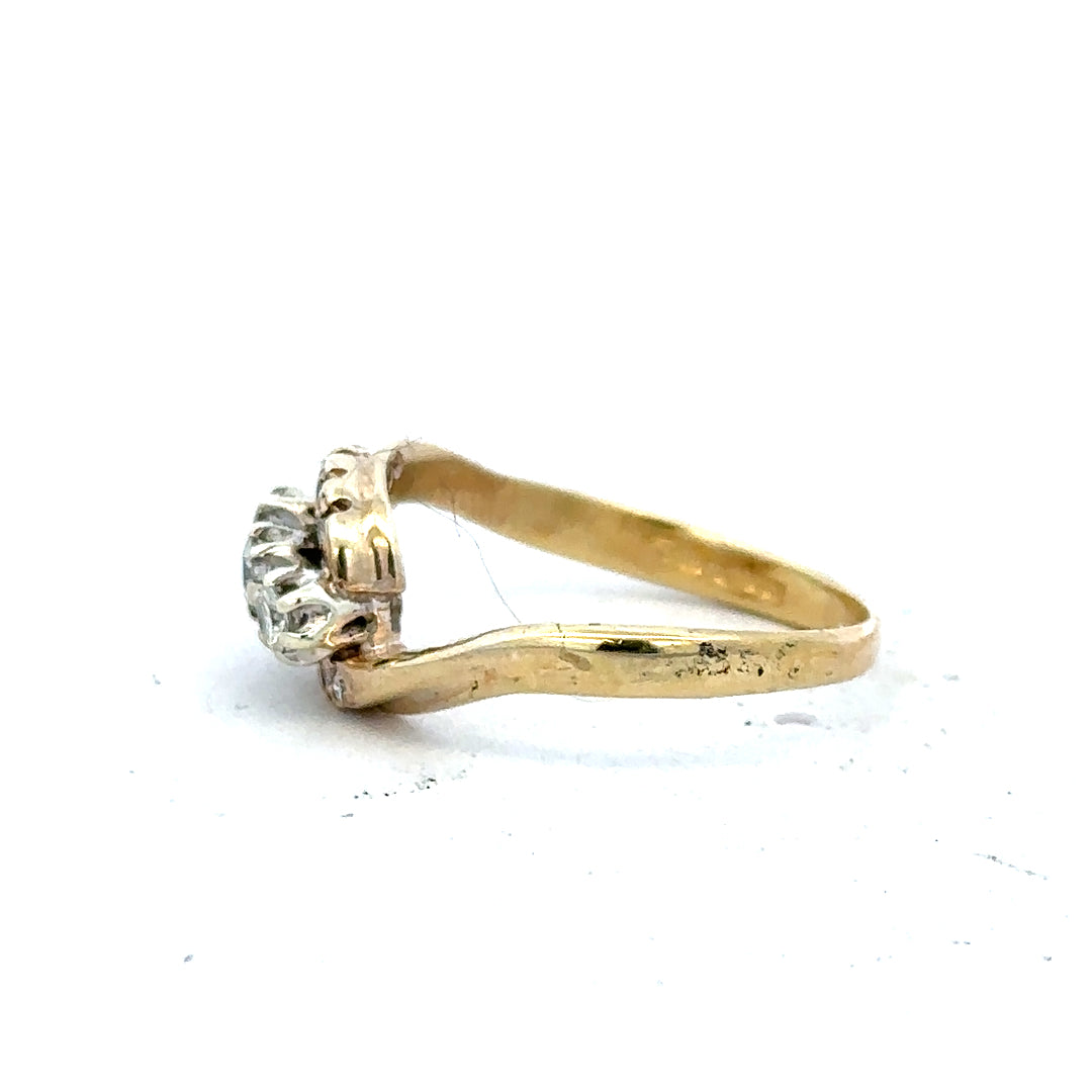 18ct yellow gold diamond ring in size M with sparkling diamonds, showcasing elegant craftsmanship and classic jewelry design.