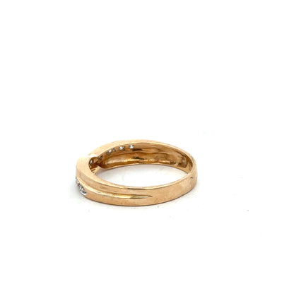 18ct yellow gold diamond ring in size N with sparkling diamonds, elegant jewelry piece.