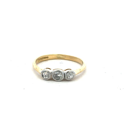 18ct yellow gold diamond ring in size O, featuring a sparkling central diamond and elegant band design.