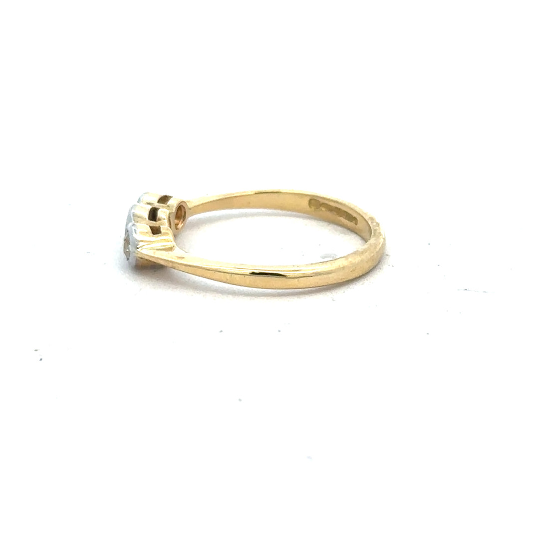 18ct yellow gold diamond ring in size O with sparkling diamonds, featuring a classic and elegant design.