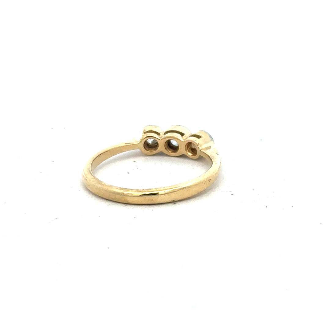 18ct yellow gold diamond ring in size O with sparkling diamonds, showcasing elegant craftsmanship and a classic design.
