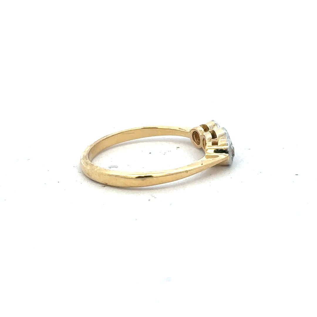 18ct yellow gold diamond ring in size O with sparkling diamonds, showcasing elegant craftsmanship and a classic design.