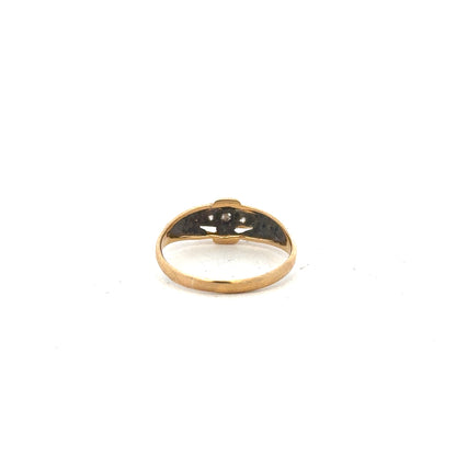 18ct yellow gold diamond ring in size O with sparkling diamonds, featuring a classic and elegant design.