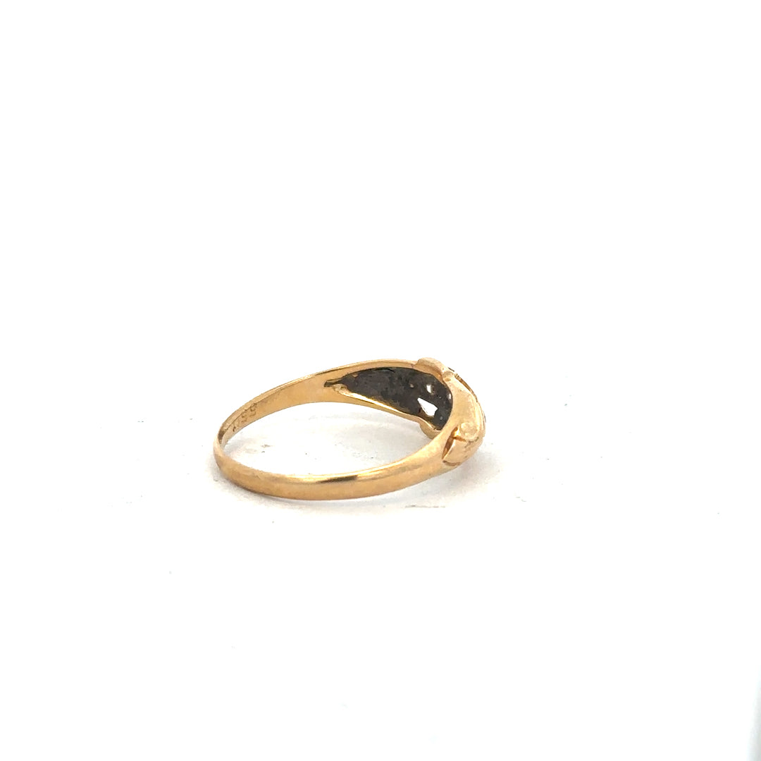 18ct yellow gold diamond ring in size O with sparkling diamonds, elegant jewelry piece.