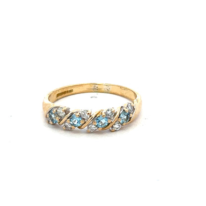 18ct yellow gold diamond ring in size P with sparkling diamonds, showcasing elegant jewelry design.