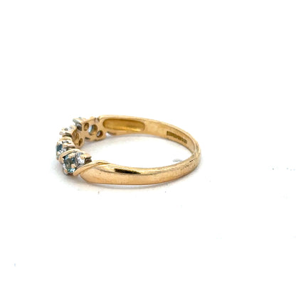 18ct yellow gold diamond ring in size P with sparkling diamonds, elegant jewelry piece with a classic design.