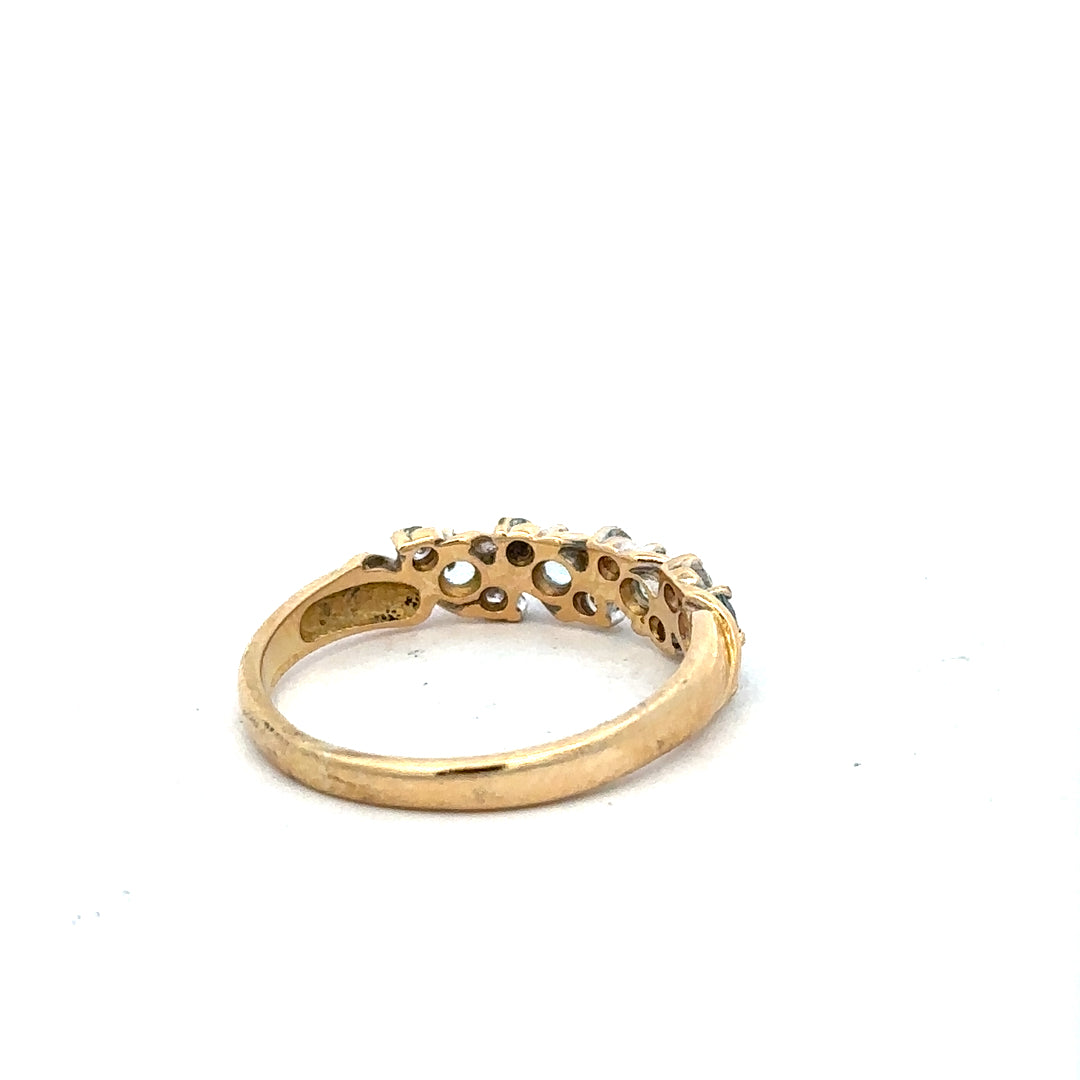 18ct yellow gold diamond ring in size P with sparkling diamonds, elegant jewelry piece.