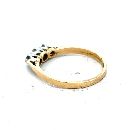 18ct yellow gold diamond ring in size P1/2 with sparkling diamonds and a classic design.