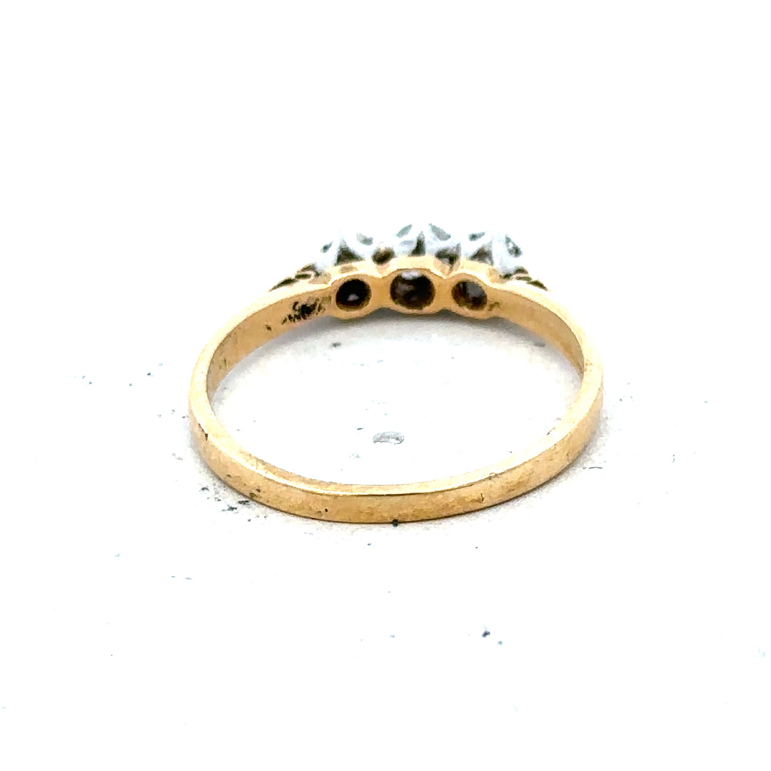 18ct yellow gold diamond ring in size P1/2, featuring a sparkling diamond set in a classic design.