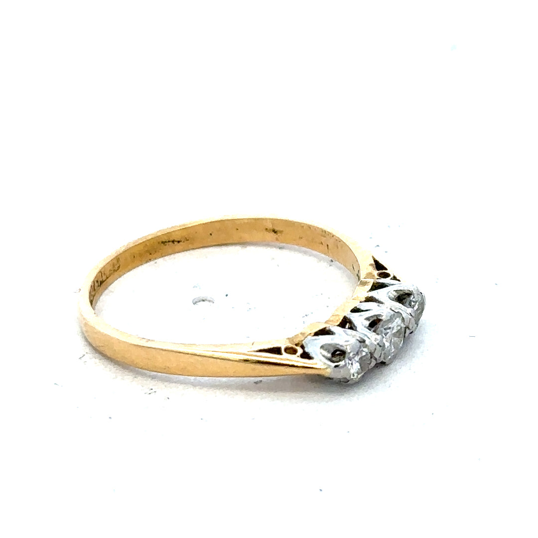 18ct yellow gold diamond ring in size P1/2, featuring a sparkling diamond set in a classic gold band.