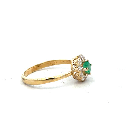 18ct yellow gold diamond ring in size P1/2 with sparkling diamonds, showcasing elegant jewelry design.