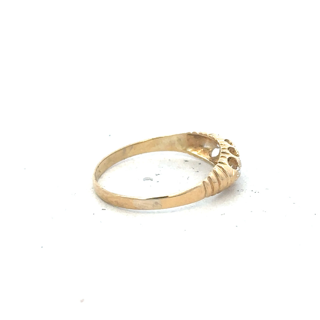 18ct yellow gold diamond ring size S, featuring a sparkling diamond setting and elegant design.