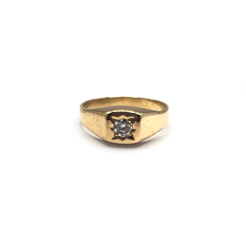 18ct yellow gold diamond ring in size S with sparkling diamonds, featuring a sleek and elegant design.