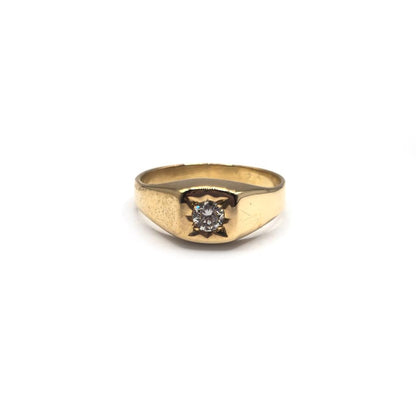 18ct yellow gold diamond ring in size S with sparkling diamonds, featuring a sleek and elegant design.