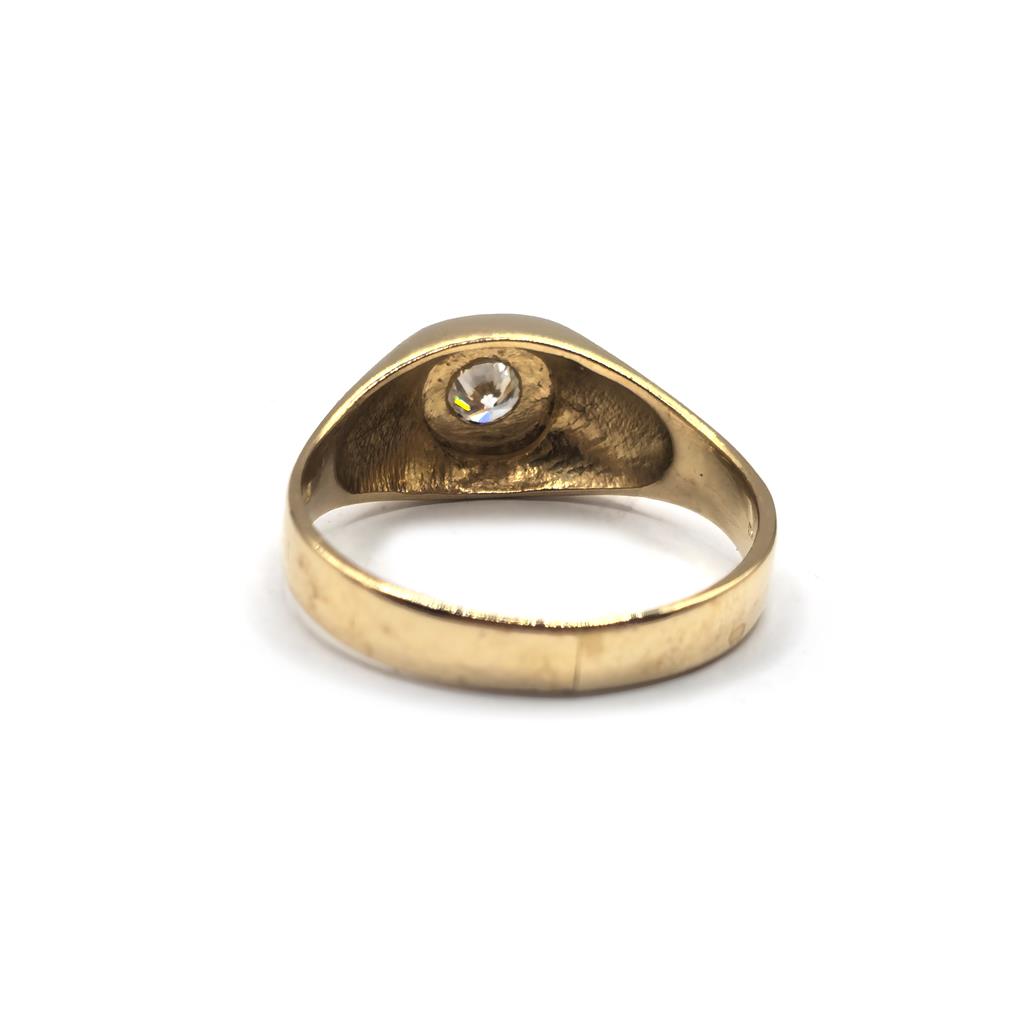 18ct yellow gold diamond ring in size S with sparkling diamonds, featuring a classic and elegant design.