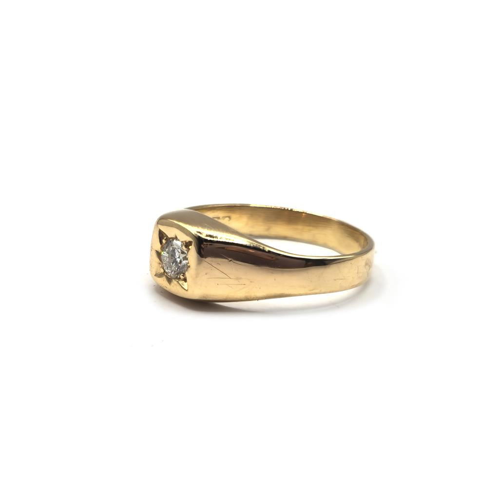 18ct yellow gold diamond ring in size S with sparkling diamonds, elegant jewelry piece with a classic design.
