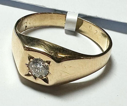 18ct yellow gold diamond ring in size S with sparkling diamonds, showcasing elegant craftsmanship and classic design.