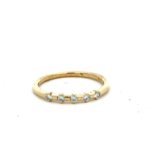 18ct yellow gold diamond ring in size S with sparkling diamonds, showcasing elegant jewelry craftsmanship.