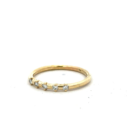 18ct yellow gold diamond ring in size S featuring a sparkling diamond set, unbranded jewelry with elegant design.