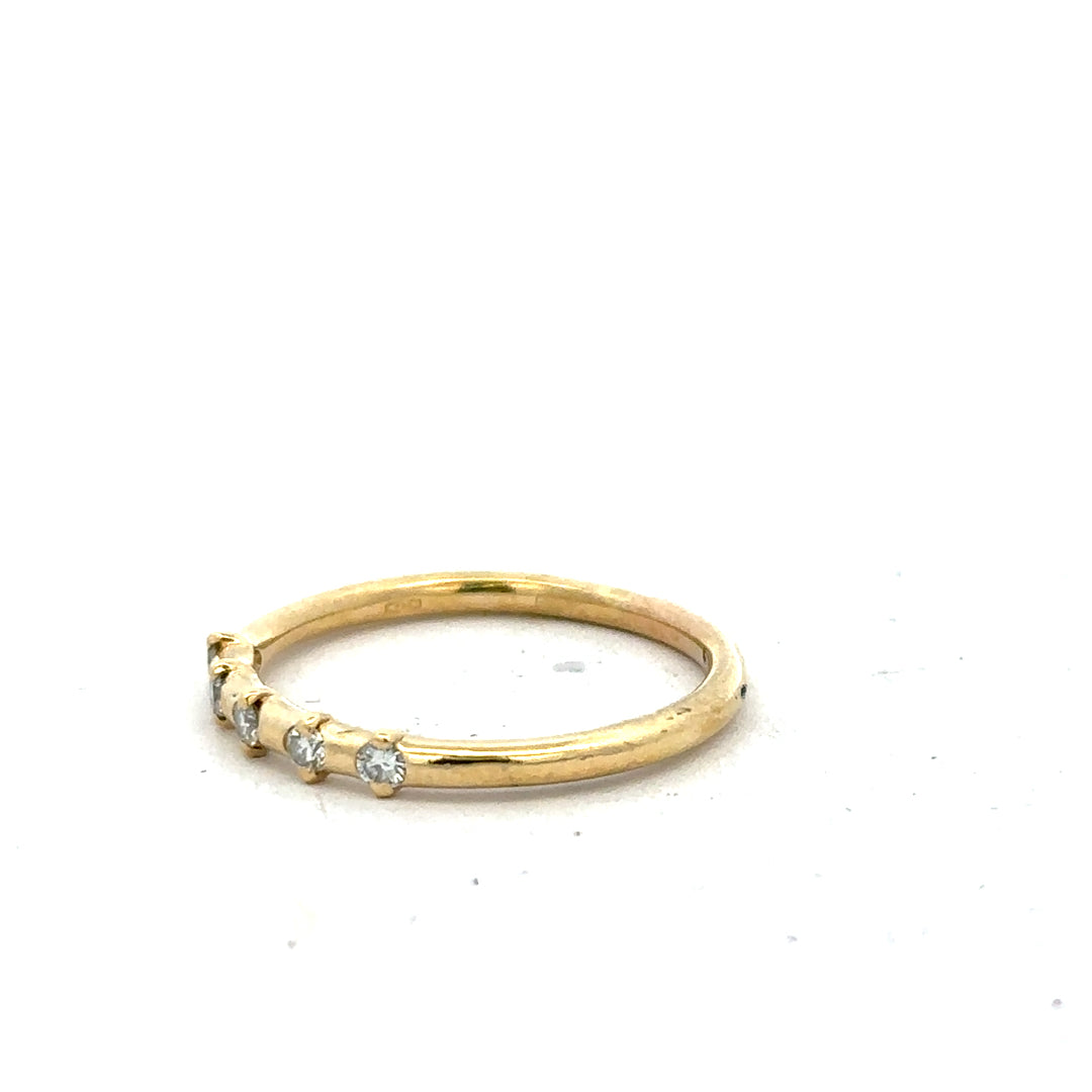 18ct yellow gold diamond ring in size S, featuring a sparkling diamond set in a classic band.