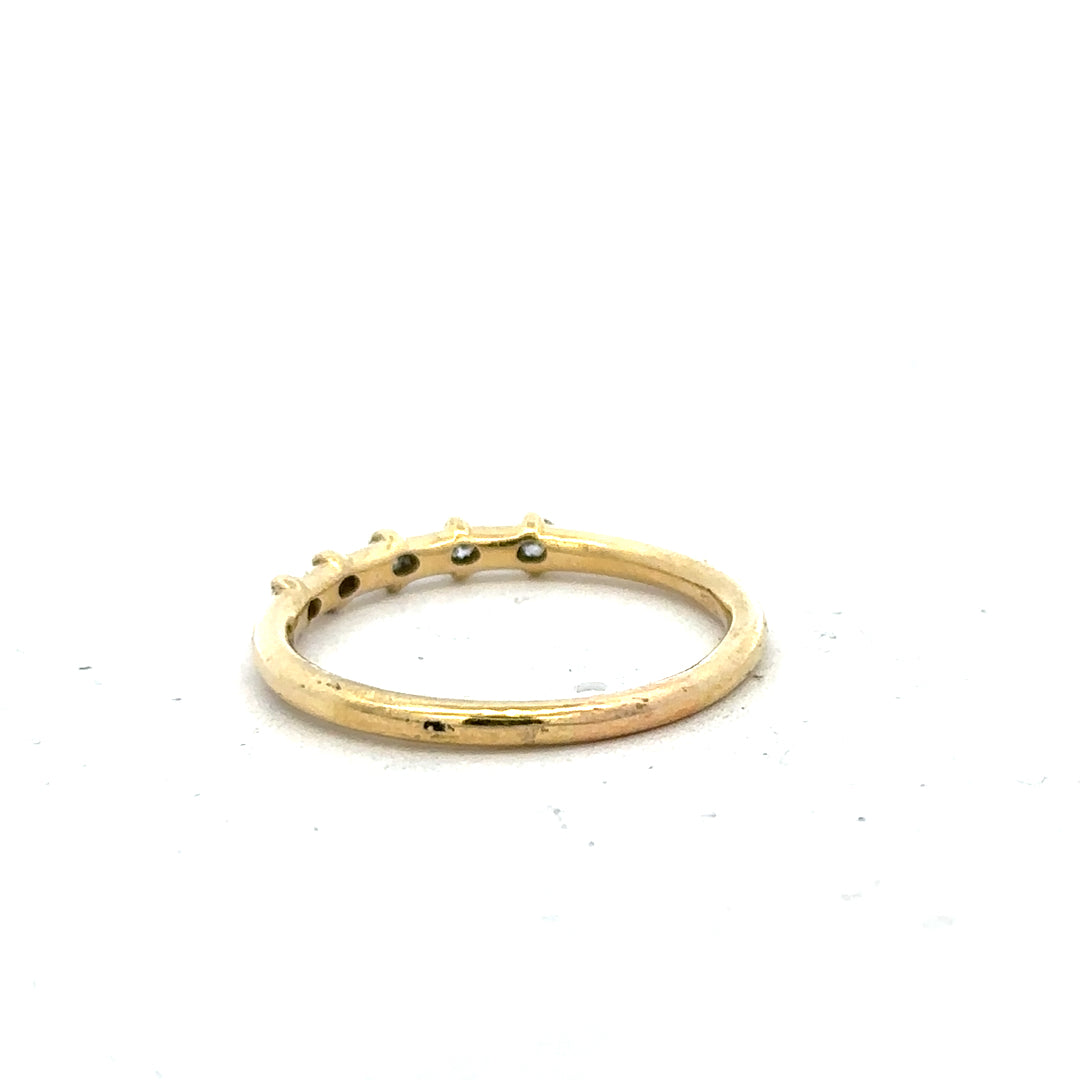 18ct yellow gold diamond ring in size S with sparkling diamonds, featuring a classic and elegant design.