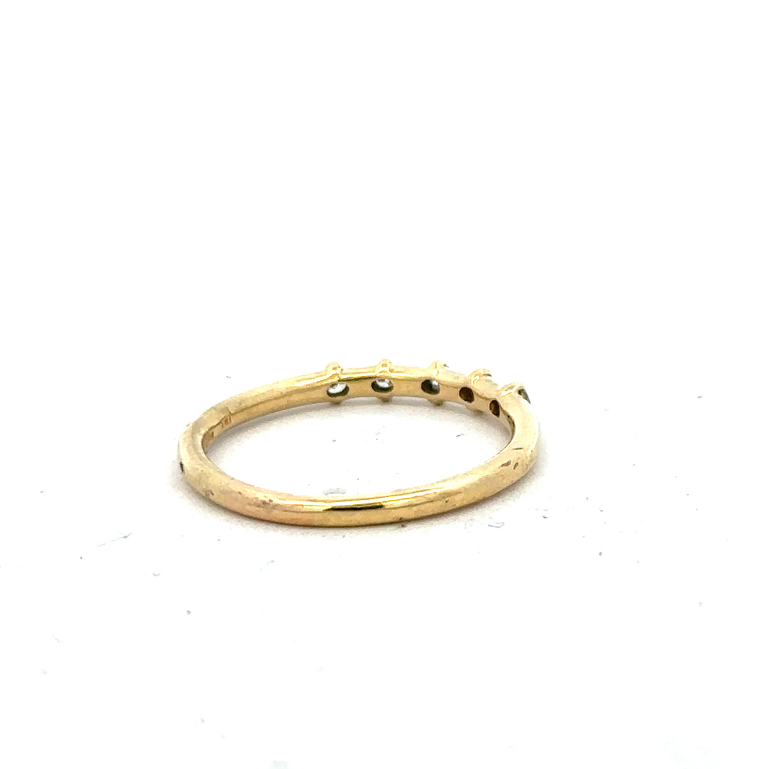 18ct yellow gold diamond ring in size S with sparkling diamonds, showcasing elegant craftsmanship and fine jewelry design.