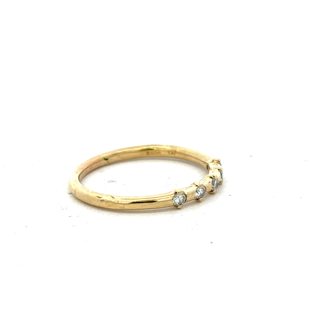 18ct yellow gold diamond ring in size S, featuring a sparkling diamond setting, unbranded jewelry piece.