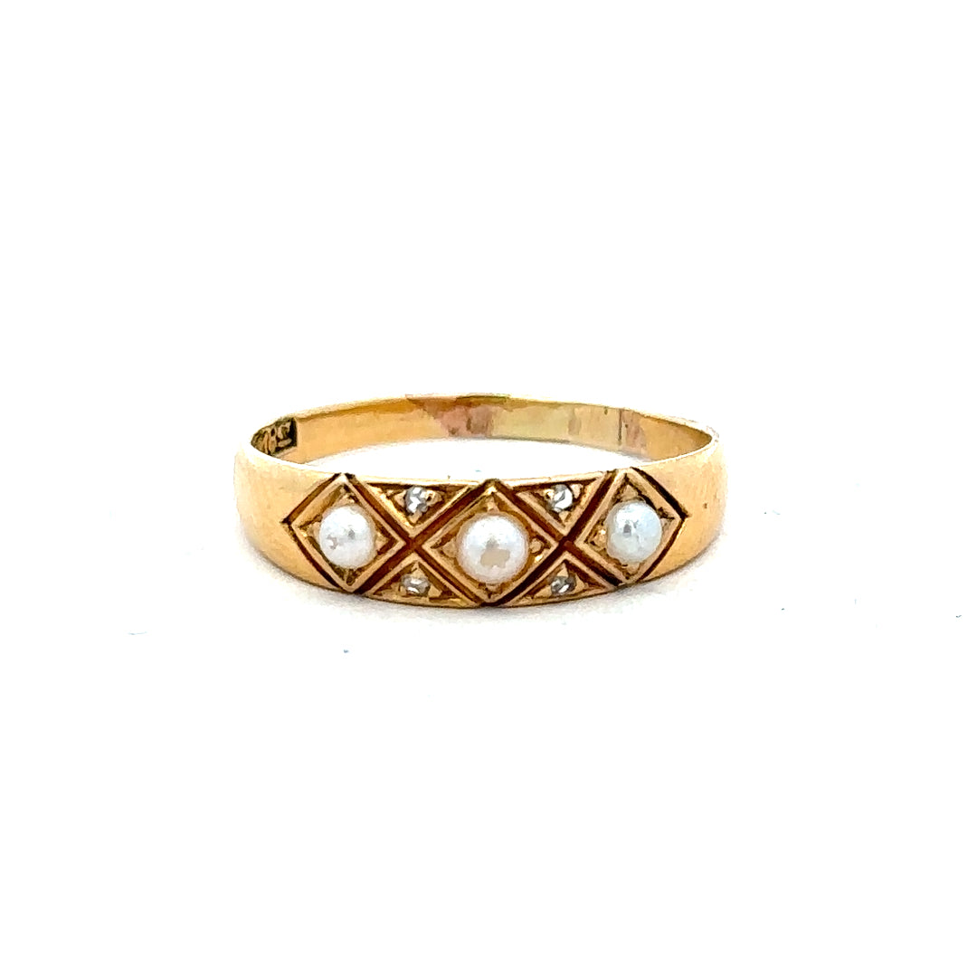18ct yellow gold ring in size P1/2, featuring a smooth band, unbranded jewelry with a polished finish, displayed on a white background.
