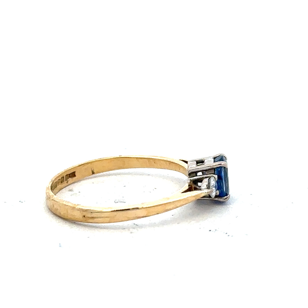 18ct yellow gold sapphire and diamond ring in size M, featuring a central blue sapphire and sparkling diamonds.