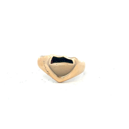 18ct yellow gold signet ring in size O with a smooth, polished surface, unbranded jewelry design.