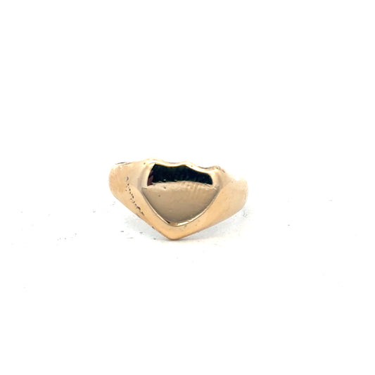 18ct yellow gold signet ring in size O with a smooth, polished surface, unbranded jewelry design.