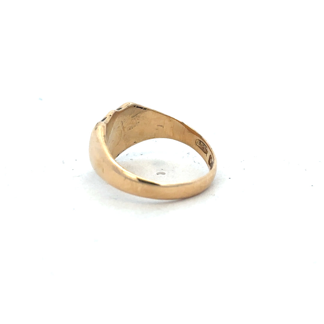 18ct yellow gold signet ring in size O, featuring a polished, classic design, unbranded jewelry piece for men or women.