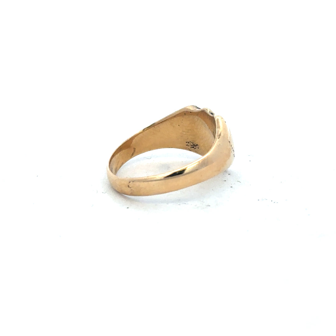 18ct yellow gold signet ring in size O, unbranded, with a polished smooth surface and classic rectangular face.