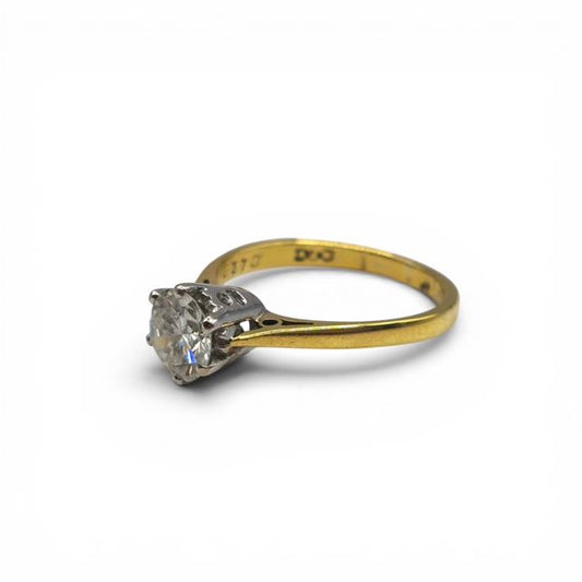 18ct yellow gold single diamond ring featuring a sparkling central diamond, elegant and classic jewelry piece.