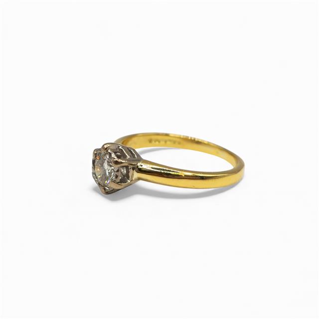 18ct yellow gold diamond ring with a single sparkling stone, elegant jewelry piece featuring a classic design.