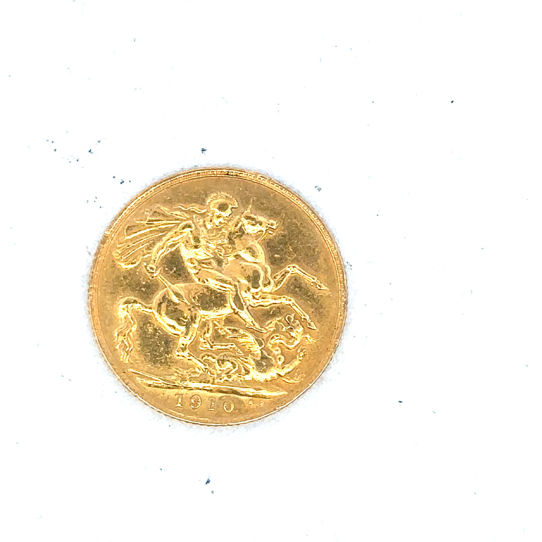 1910 full sovereign coin 8g, gold-colored with detailed historical design, unbranded, close-up view of the coin's surface.