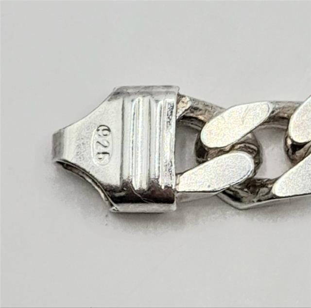 925 silver curb bracelet, unbranded, 20.5cm length and 26g weight, showcasing a polished silver chain design.